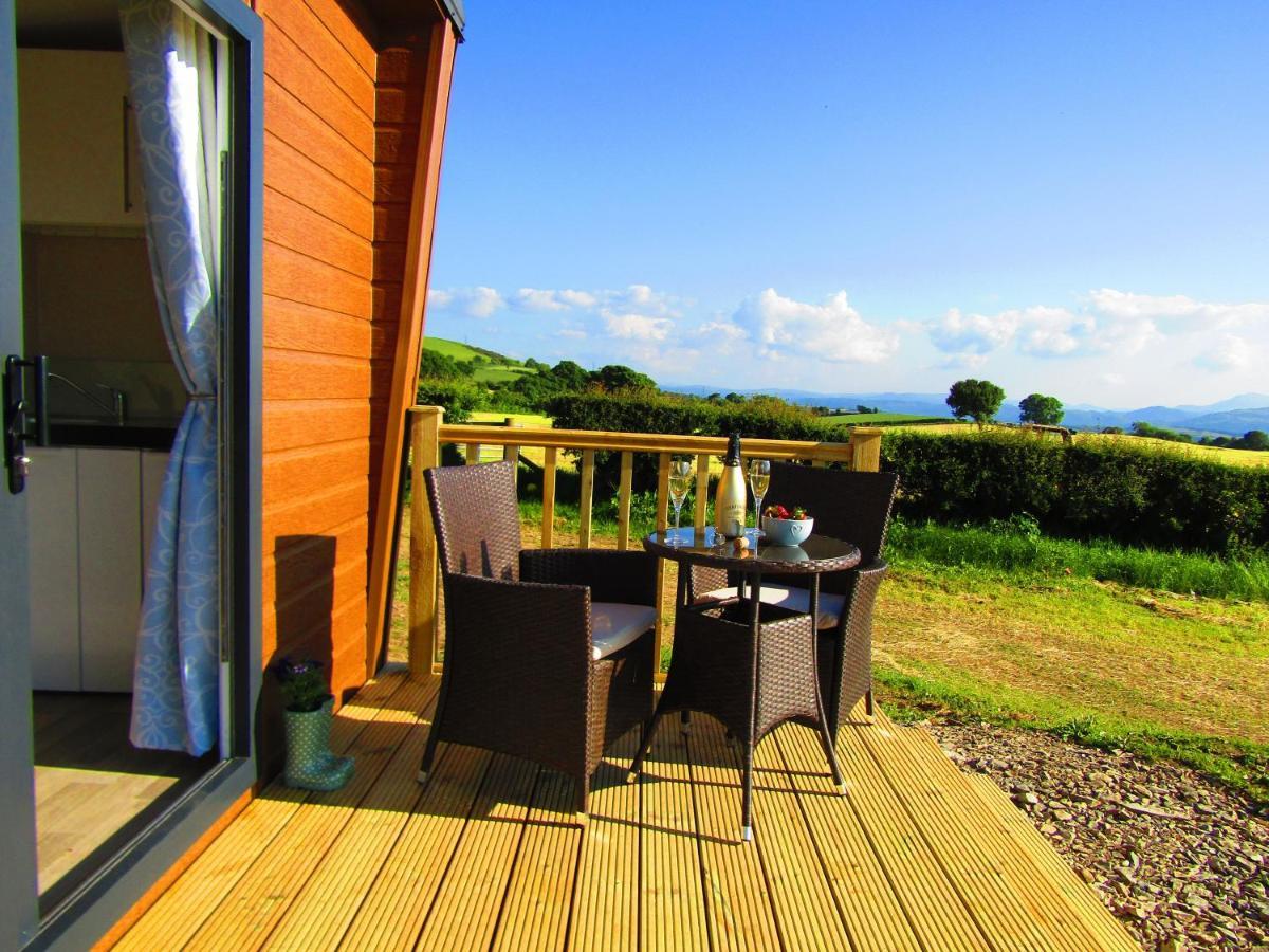 Waenfechan Glamping With Hot Tubs Colwyn Bay Exterior photo