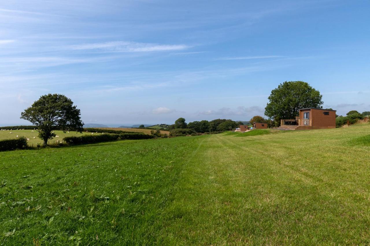 Waenfechan Glamping With Hot Tubs Colwyn Bay Exterior photo