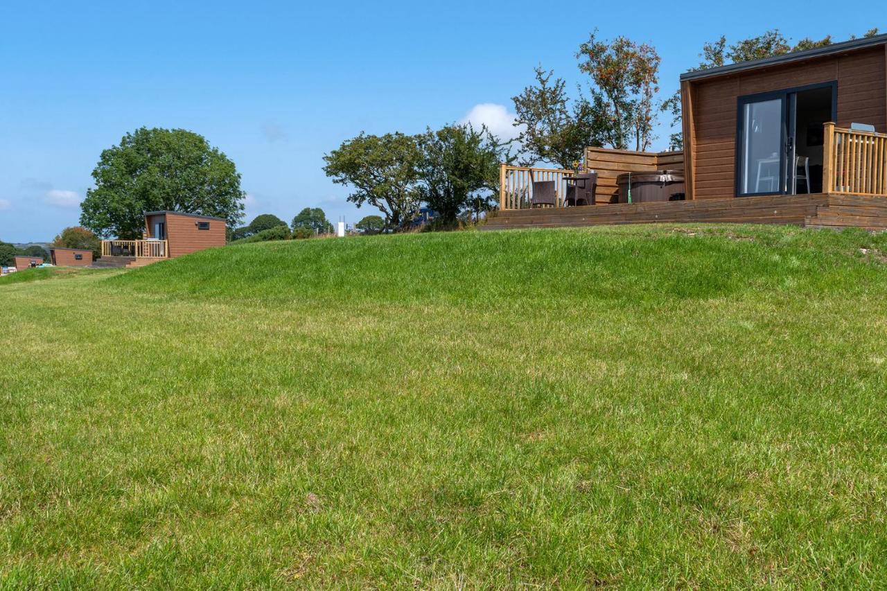 Waenfechan Glamping With Hot Tubs Colwyn Bay Exterior photo