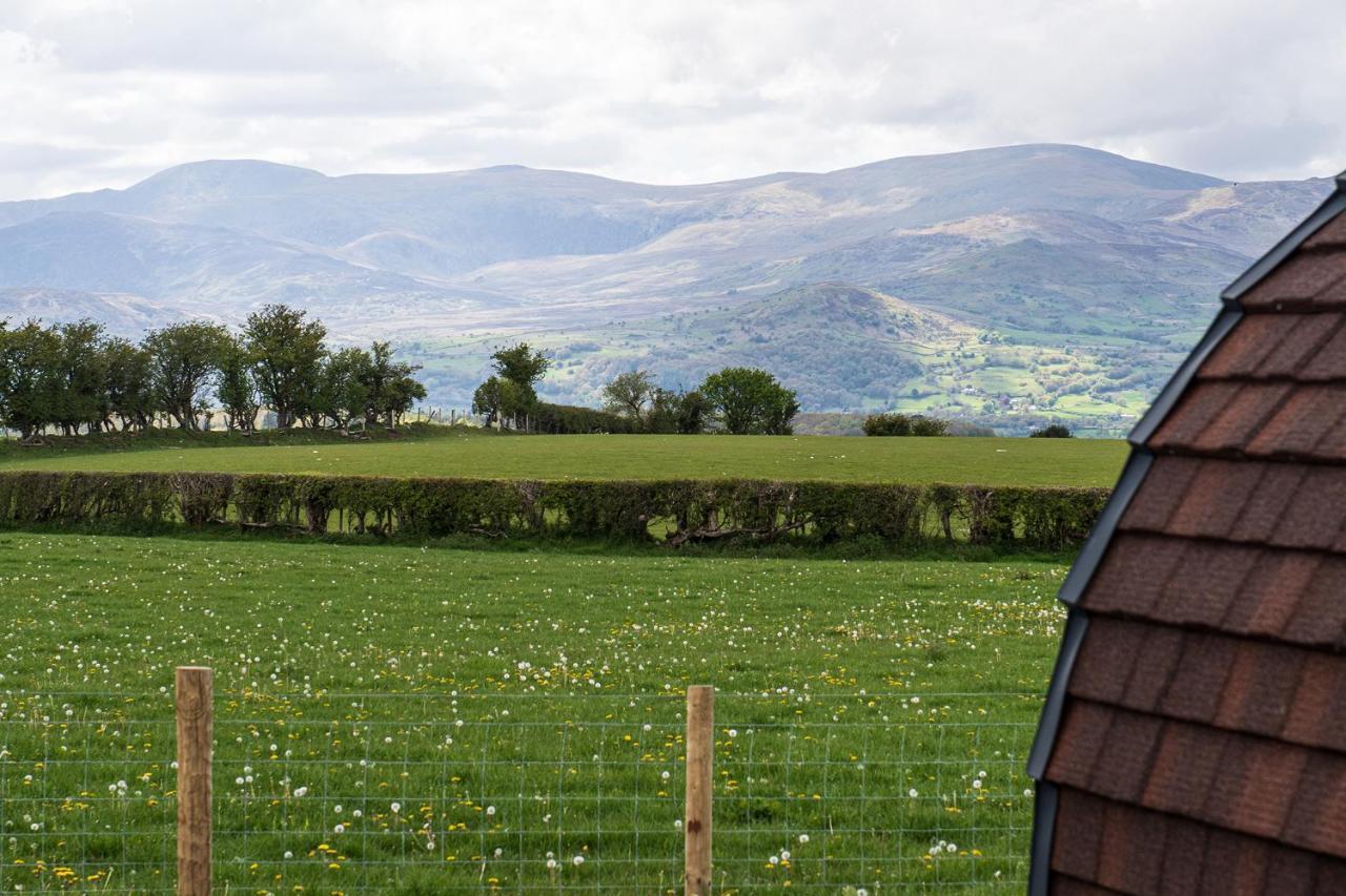 Waenfechan Glamping With Hot Tubs Colwyn Bay Exterior photo