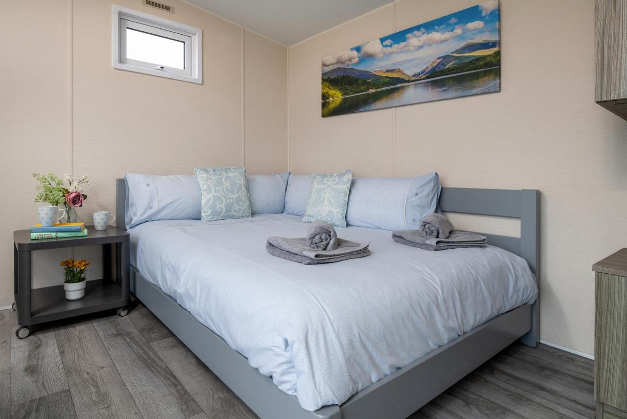 Waenfechan Glamping With Hot Tubs Colwyn Bay Exterior photo