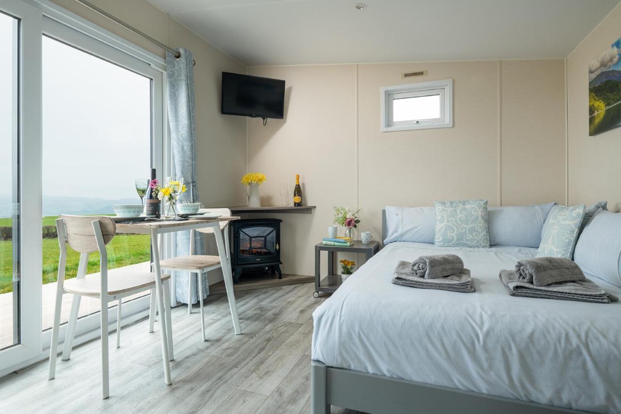 Waenfechan Glamping With Hot Tubs Colwyn Bay Exterior photo