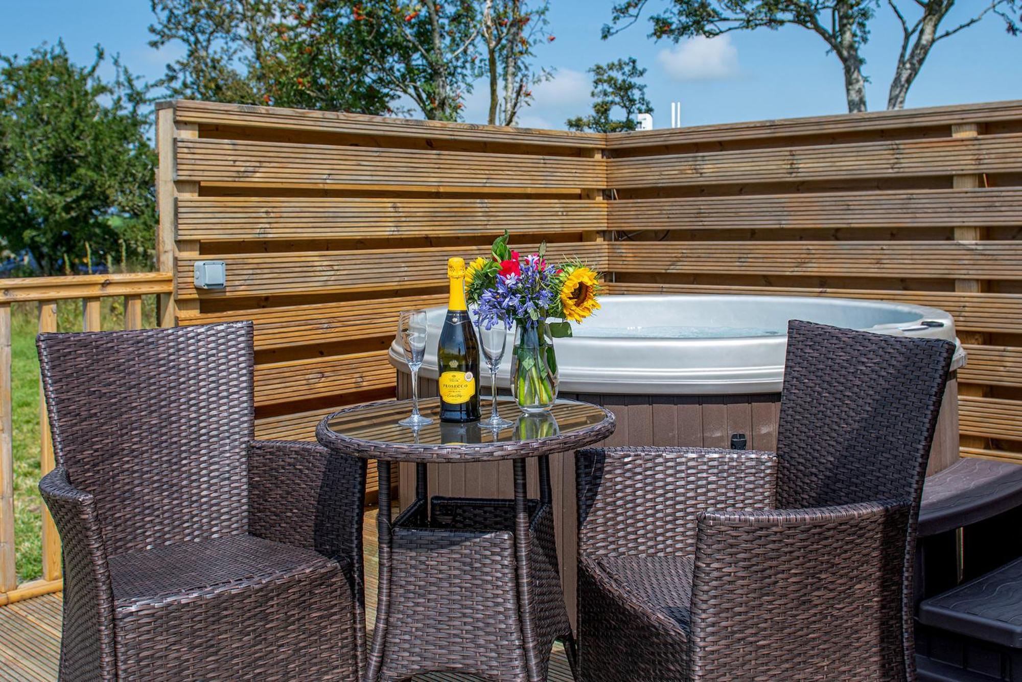 Waenfechan Glamping With Hot Tubs Colwyn Bay Exterior photo