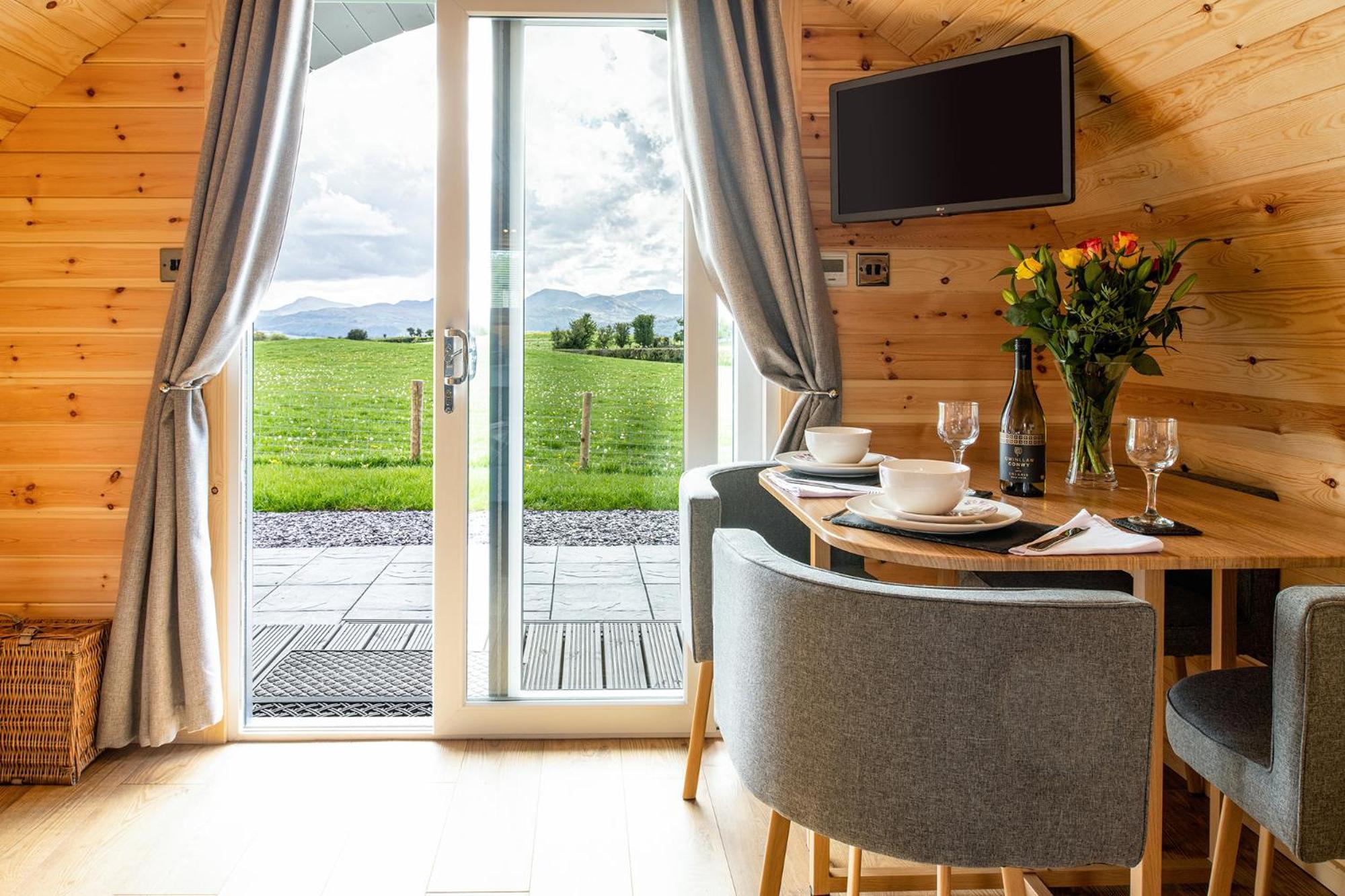 Waenfechan Glamping With Hot Tubs Colwyn Bay Exterior photo